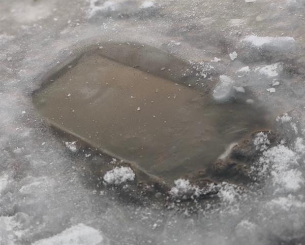 Huawei Mate 10 Pro Survived In A Frozen Lake